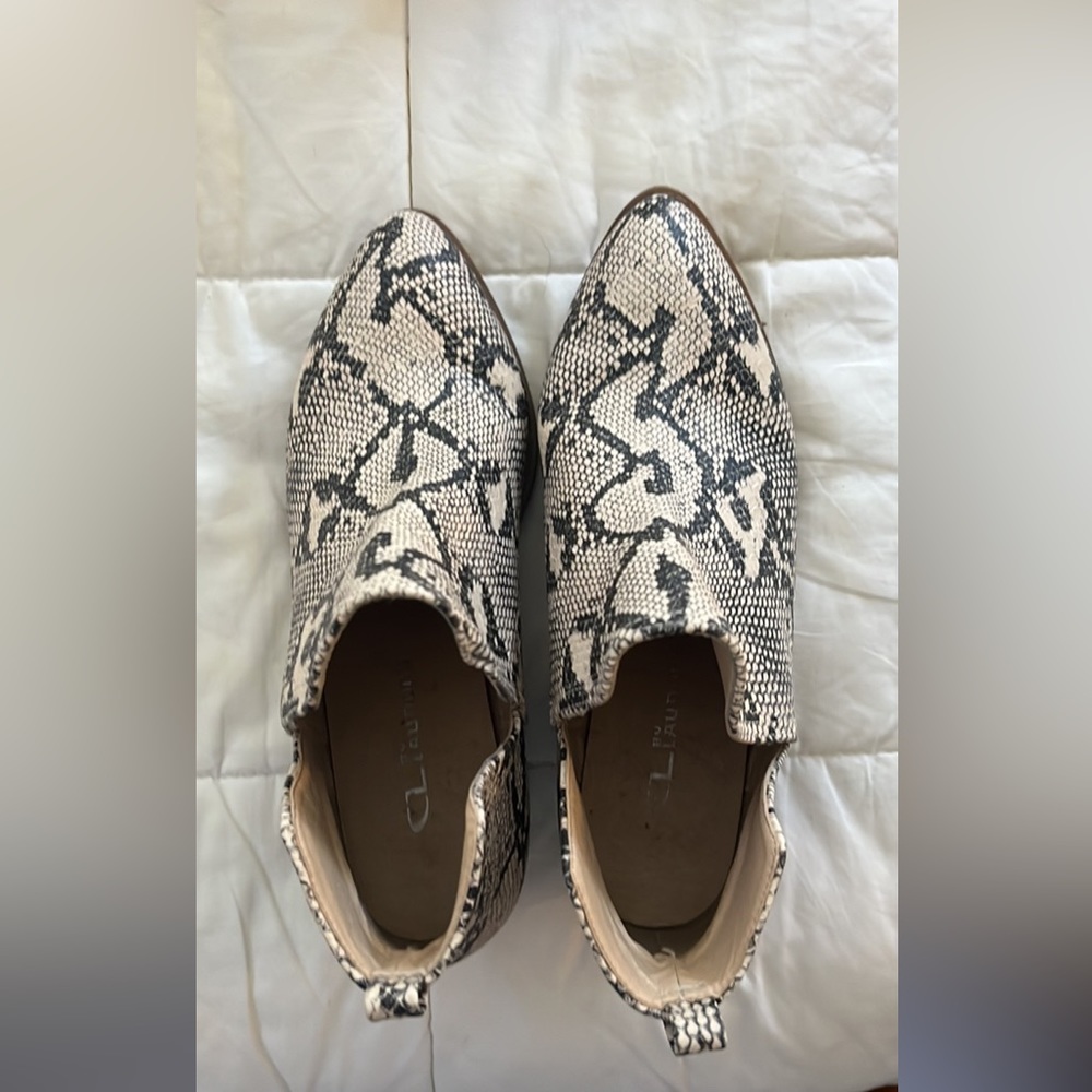 Snakeskin low cut booties!